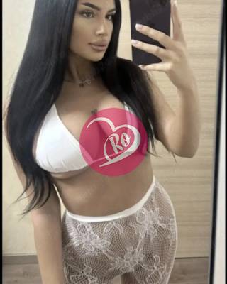 Dana 26 ani curva rafinată.