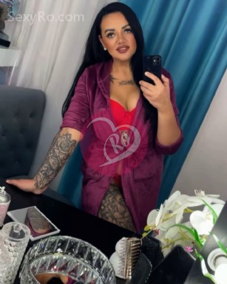 Ella escortă dornică de sex.