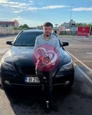 Alex Caut o fata pentru vineri seara ofer 500 de lei pt o noapte fotografia:2