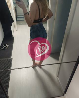 Andreea nouă la voi în oraș Fac și Party. fotografia:2