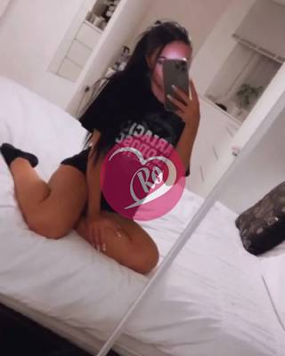 Reala frumoasa brunetă te aștept la mine. fotografia:3