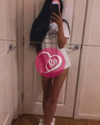 Reala frumoasa brunetă te aștept la mine. fotografia:4