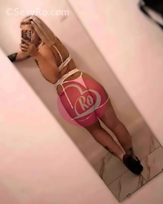 Blonda senzuală vino și te joacă cu piercing-ul meu. fotografia:2