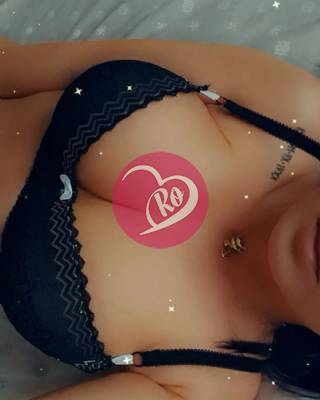 Brunetă sexy și draguță noua în oraș. fotografia:2
