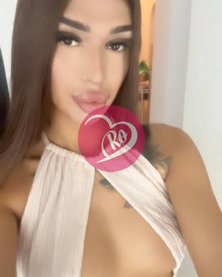 Nicolle fată Ts-girl descoperă plăcerea de a fi penetrat. fotografia:2