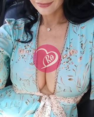 Brunetă matura 40 de ani Milf pasională. fotografia:2