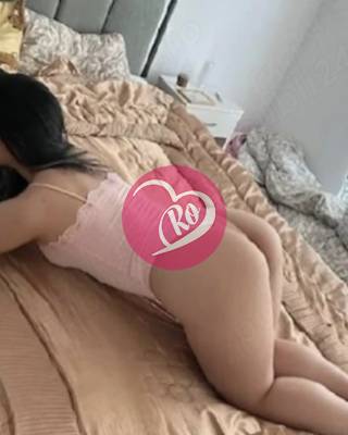 Amalia brunetă de 23 de ani expertă la fantezii nebune. fotografia:5